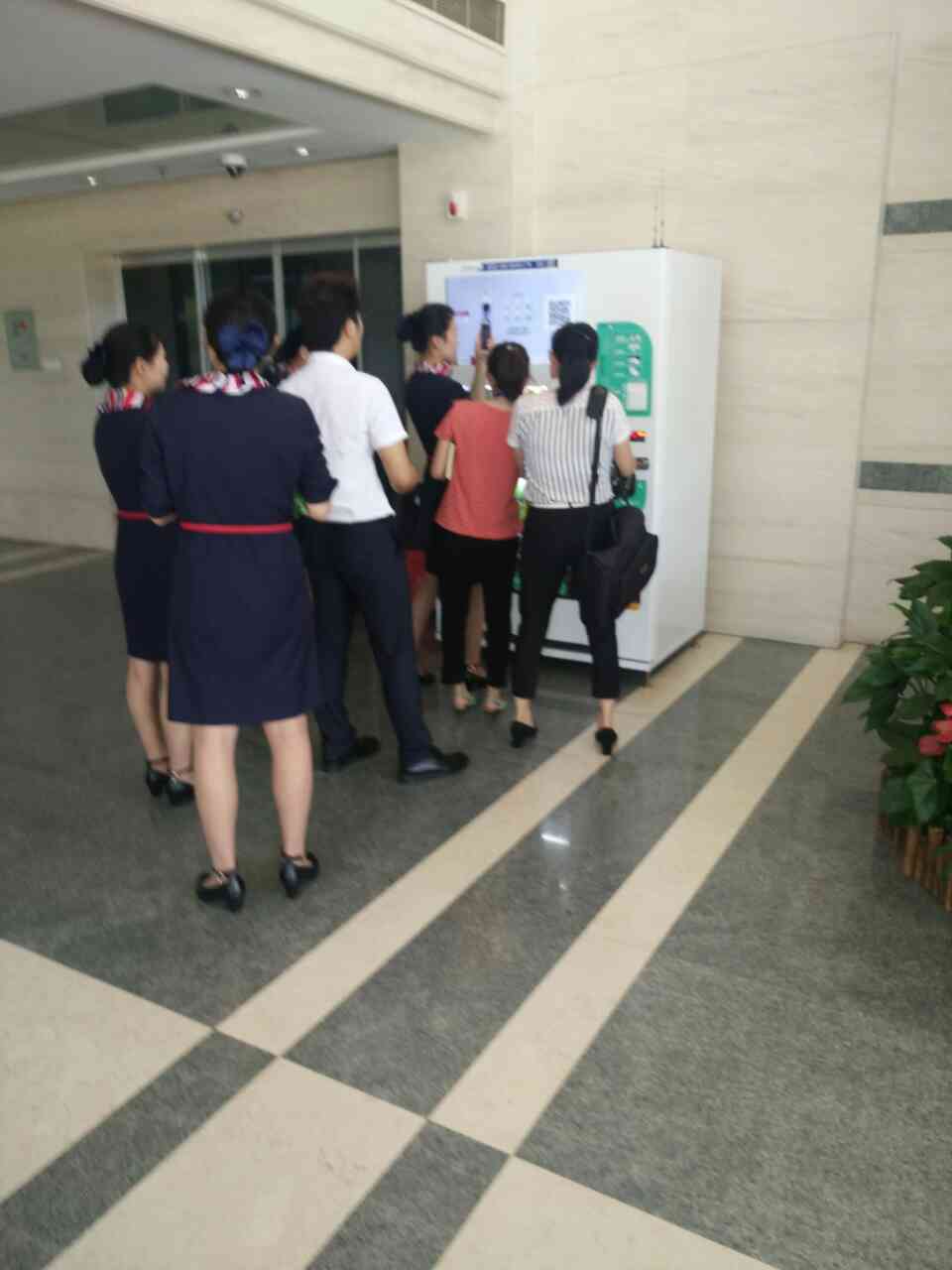 自動(dòng)售貨機，自助販賣(mài)機，富宏智能售貨機