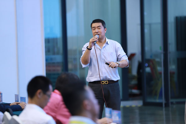 自動(dòng)售貨機,自動(dòng)售賣(mài)機,自動(dòng)售貨機價(jià)格,廣州售貨機,無(wú)人售貨機,智能自動(dòng)售貨機加盟,自動(dòng)販賣(mài)機,飲料自動(dòng)售貨機,廣州富宏智能售貨機
