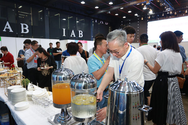 自動(dòng)售貨機,自動(dòng)售賣(mài)機,自動(dòng)售貨機價(jià)格,廣州售貨機,無(wú)人售貨機,智能自動(dòng)售貨機加盟,自動(dòng)販賣(mài)機,飲料自動(dòng)售貨機,廣州富宏智能售貨機